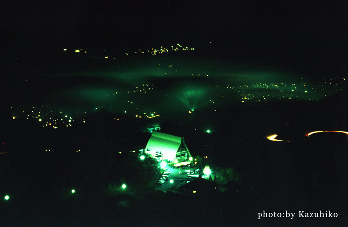 大分県湯布院の夜霧写真