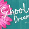 ピンクの花と黒板にSchool Dreamと書いているチョーク風のテキストエフェクト