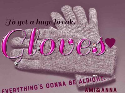 毛糸の手袋の写真とGlovesと書いた紫の艶のあるテキストエフェクト