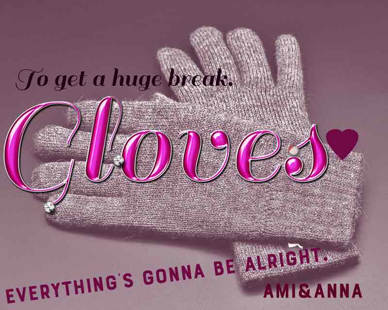 毛糸の手袋の写真とGlovesと書いた紫の艶のあるテキストエフェクト